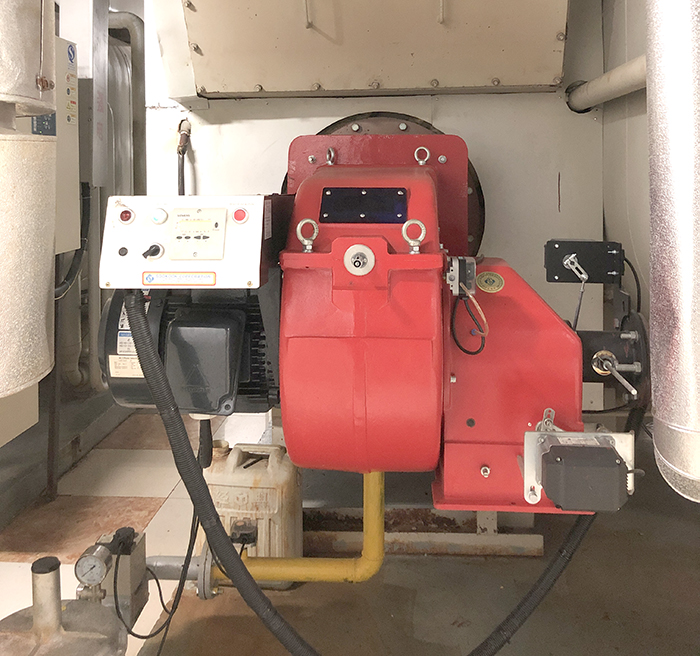 美食城直燃機點火故障維修案例